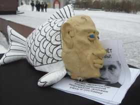 Путин-рыба. Фото Каспаров.Ru Путин-рыба. Фото Каспаров.Ru