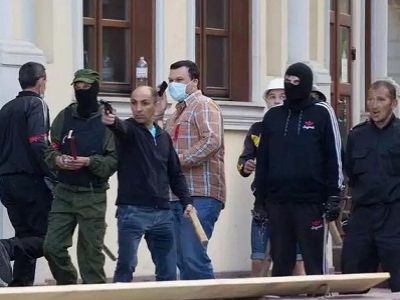 Одесса, 2.5.14, террористы ведут стрельбу по сторонникам Украины. Источник - http://sprotyv.info/ru/news/odin-iz-strelkov-po-lyudyam-v-odesse-2-maya-2014-goda-piaritsya-na-putin-tv-foto Одесса, 2.5.14, террористы ведут стрельбу по сторонникам Украины. Источник - http://sprotyv.info/ru/news/odin-iz-strelkov-po-lyudyam-v-odesse-2-maya-2014-goda-piaritsya-na-putin-tv-foto