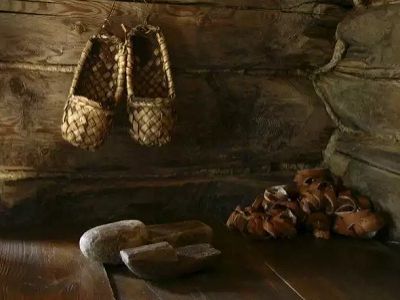 Лапти, этнографический музей. Источник - http://cs308418.vk.me/