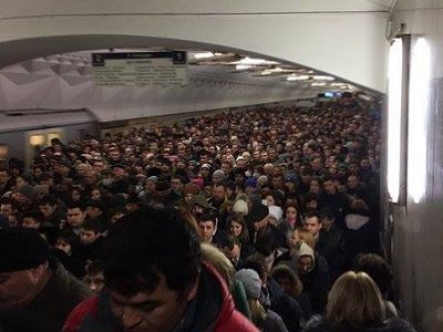 Московское метро, давка на "Тульской", 8.2.16. Публикуется в блоге Константина Янкаускаса Московское метро, давка на "Тульской", 8.2.16. Публикуется в блоге Константина Янкаускаса