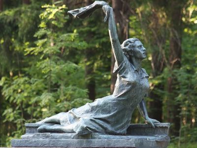Памятник Раймонде Дьен, СПб., Зеленогорск. Источник - kudago.com Памятник Раймонде Дьен, СПб., Зеленогорск. Источник - kudago.com