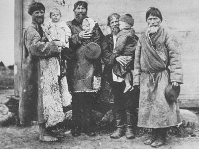 Крестьяне (дореволюционное фото). Источник - ttolk.ru Крестьяне (дореволюционное фото). Источник - ttolk.ru