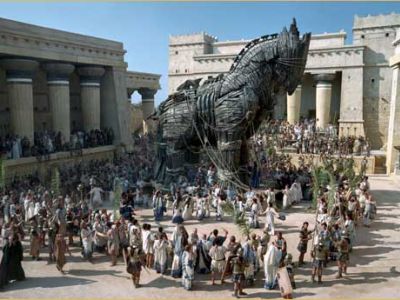 Троняский конь, к/ф "Троя". Источник - ponjatija.ru Троняский конь, к/ф "Троя". Источник - ponjatija.ru