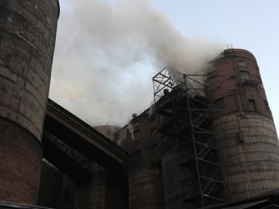 Ликвидация пожара в Магнитогорске. Фото: пресс-служба МЧС Ликвидация пожара в Магнитогорске. Фото: пресс-служба МЧС