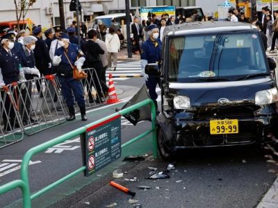 Сбитое ограждение у посольства Израиля в Токио, 16.11.23. Фото: t.me/c/1799103592