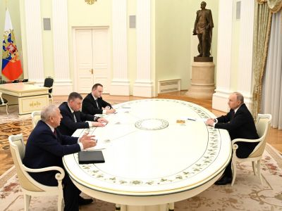 Владимир Путин и экс-кандидаты в президенты на "выборах", 18.03.24. Фото: kremlin.ru Владимир Путин и экс-кандидаты в президенты на "выборах", 18.03.24. Фото: kremlin.ru