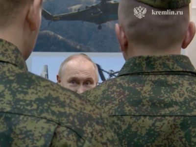Путин и военные. Фото: kremlin.ru