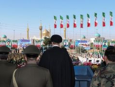 Лидер иранского режима Хаменеи на военном параде. Фото: t.me/parstodayrussian