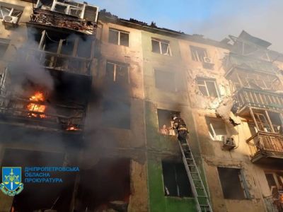 Пожар в многоэтажном доме в Павлограде в результате российской атаки, 25 апреля 2025 год. Фото: Днепропетровская городская прокуратура
